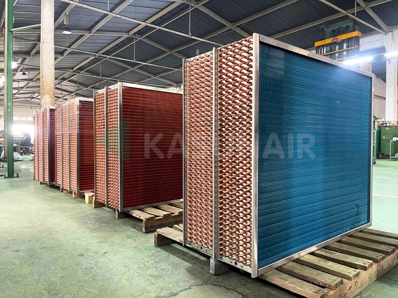 Dàn trao đổi nhiệt sử dụng lá nhôm xanh Blue Fin chống ăn mòn của KASUNAIR