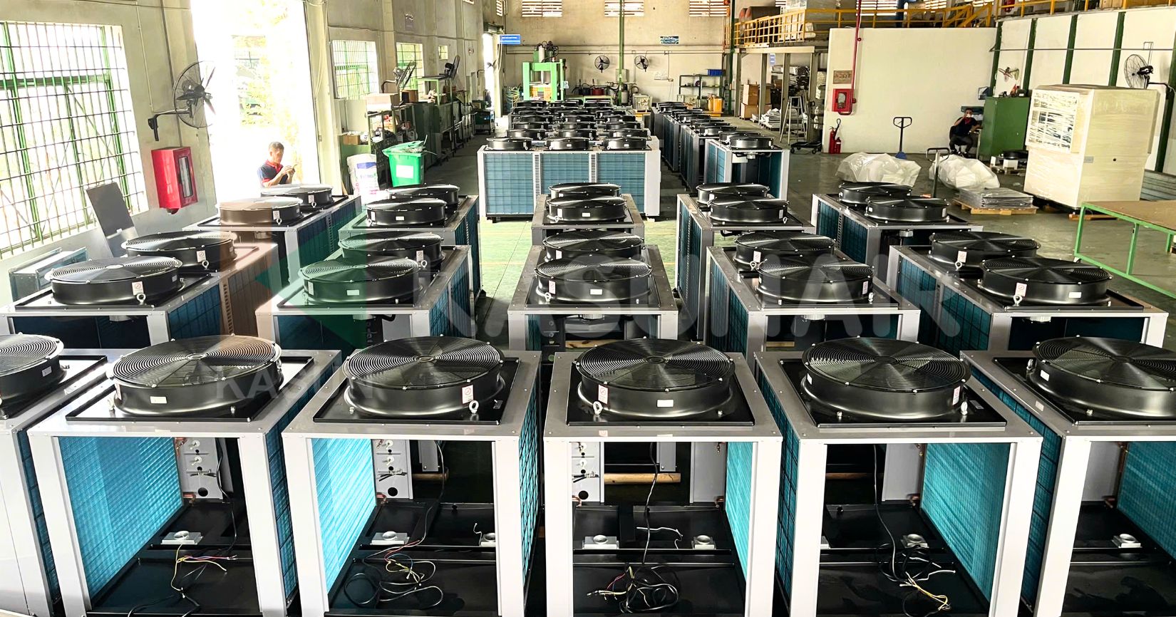 Bên trong và mặt bên dàn nóng lá nhôm xanh KASUNAIR