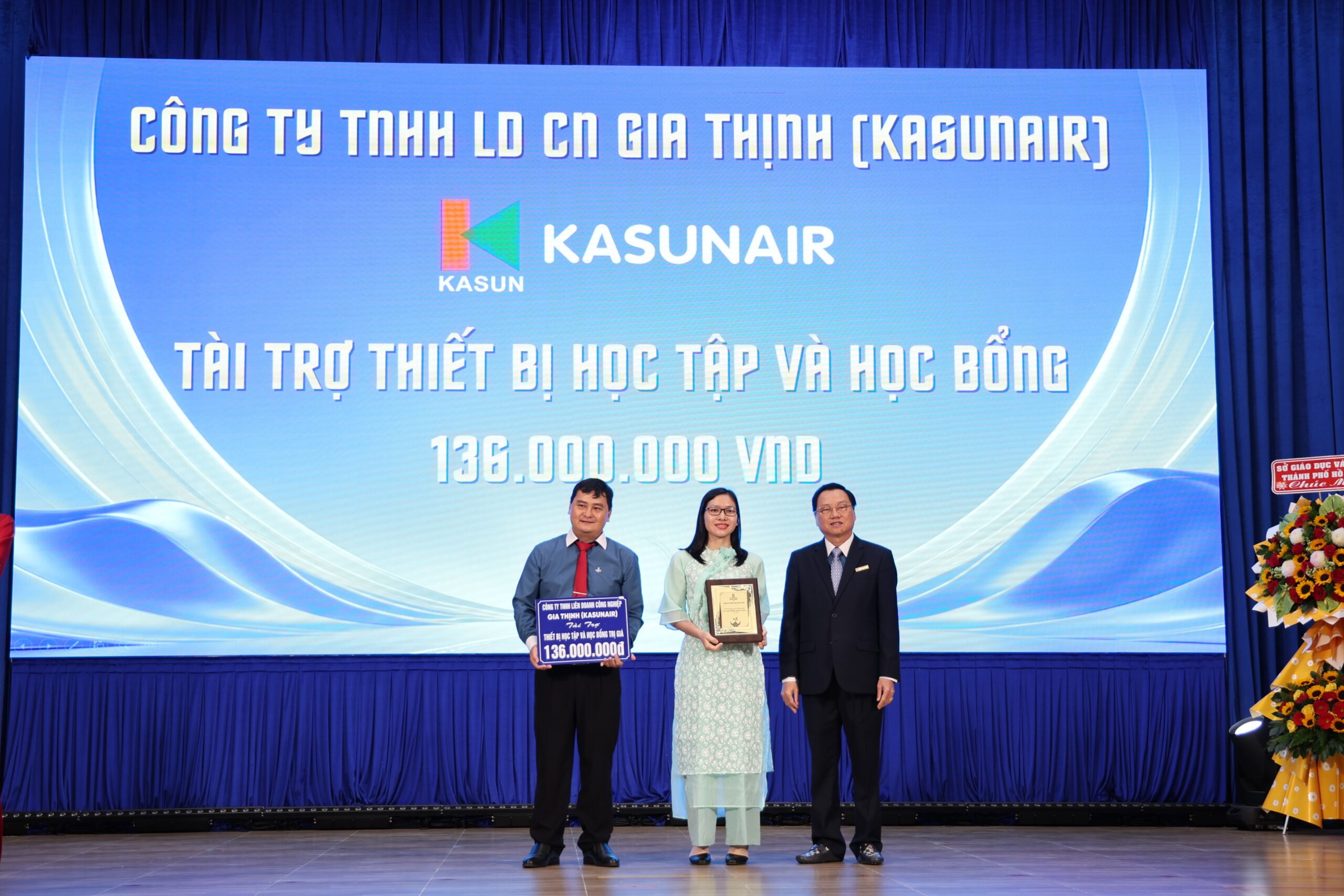 KASUNAIR nhận kỷ niệm chương tri ân nhà tài trợ mô hình thiết bị và học bổng sinh viên từ Ban Giám hiệu TDC