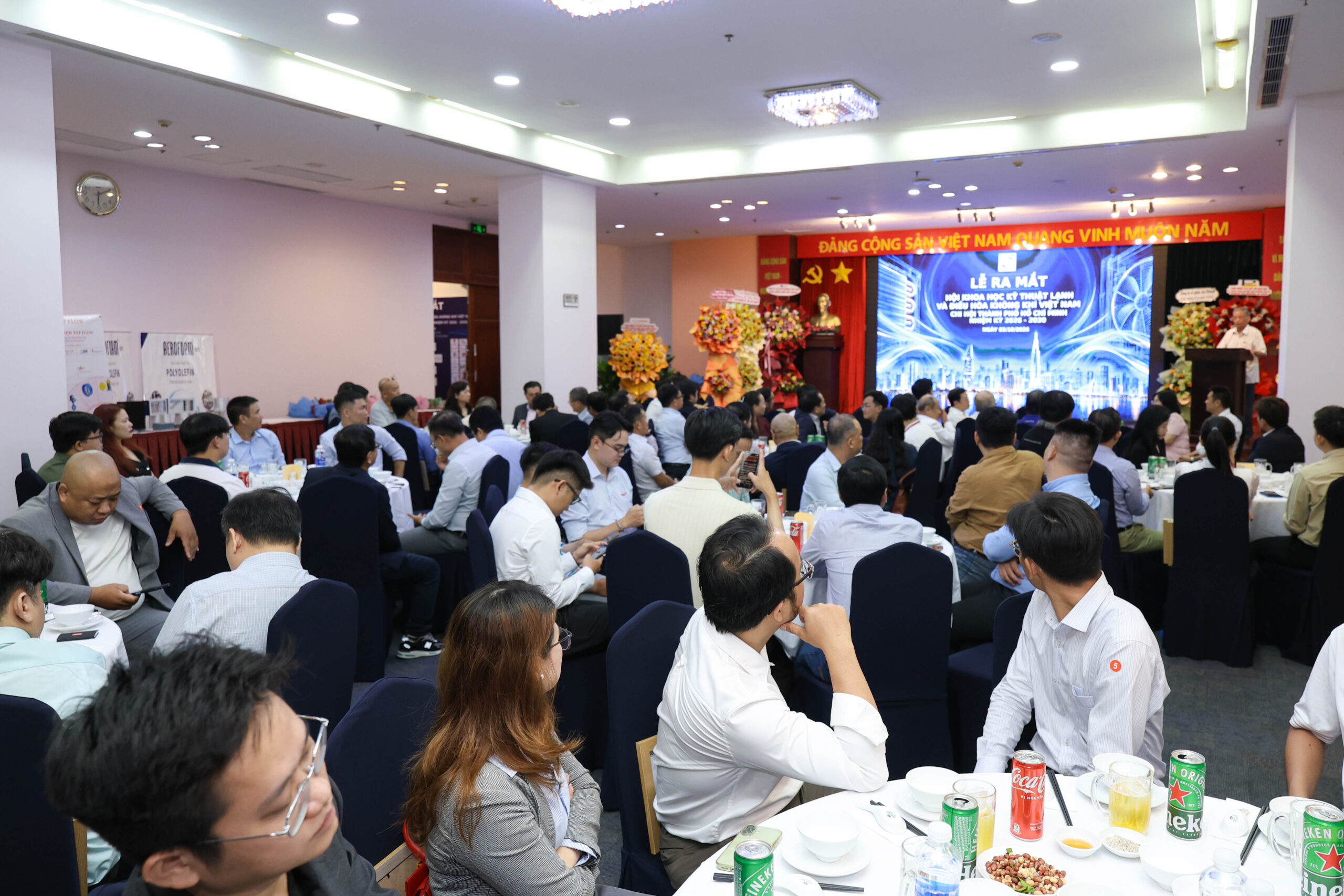 Toàn cảnh khán phòng sự kiện Lễ ra mắt Chi hội VISRAE TP.HCM nhiệm kỳ 2026 - 2030