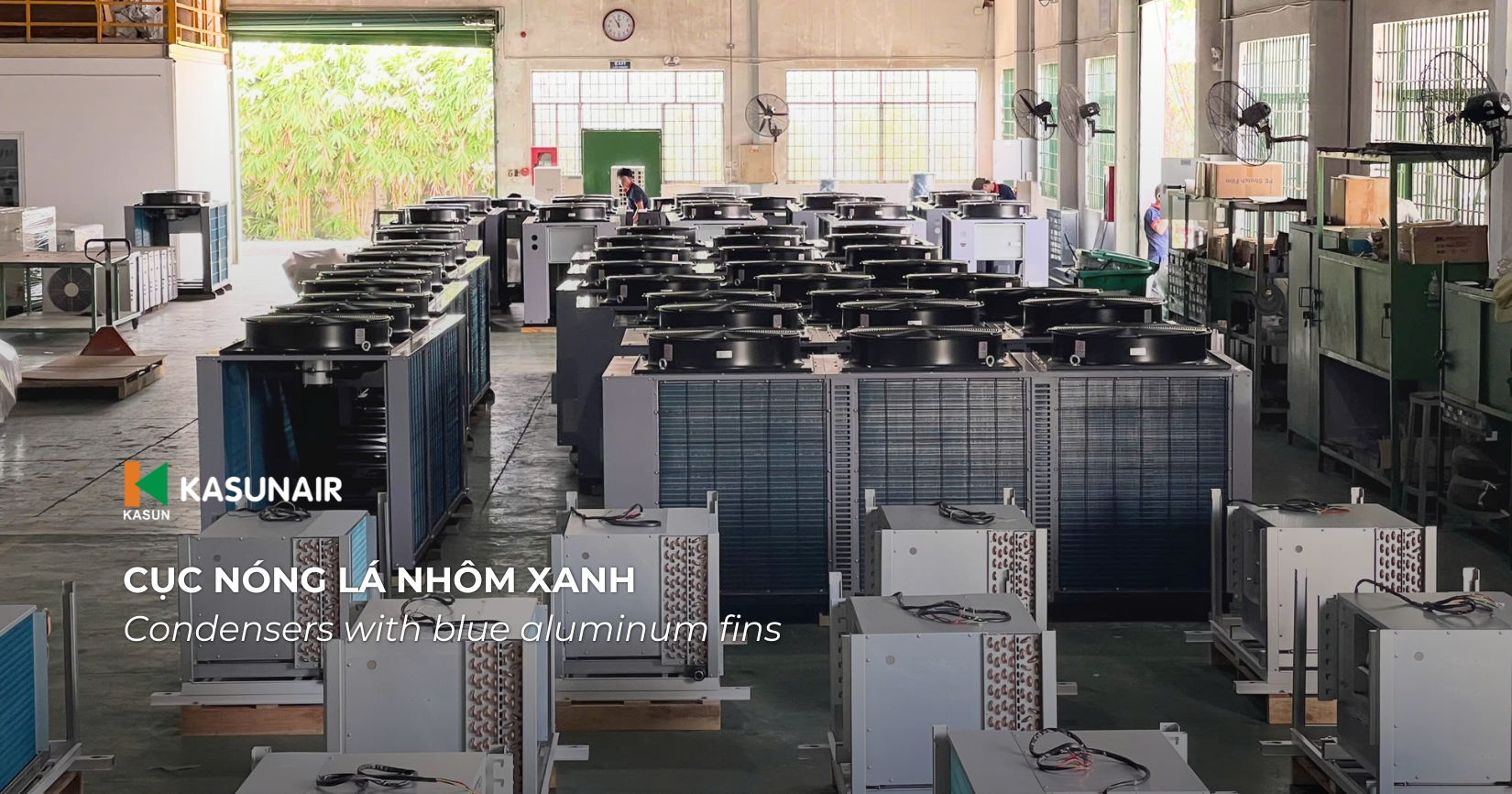 Toàn cảnh số lượng lớn dàn nóng công suất lớn sử dụng lá nhôm xanh sau khi hoàn thiện tại nhà máy KASUNAIR